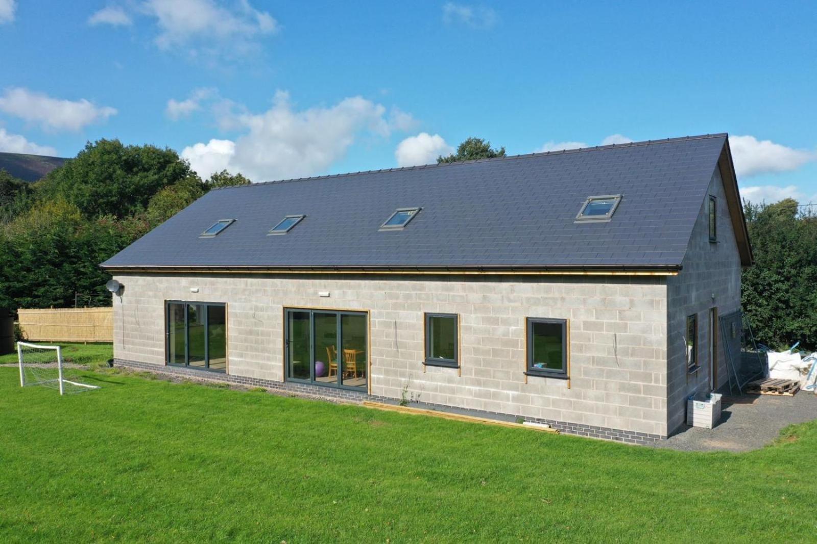 Modern Studio Apartment Set Beneath The Black Mountains A Stones Throw From The Offas Dyke Path Clodock Exterior foto